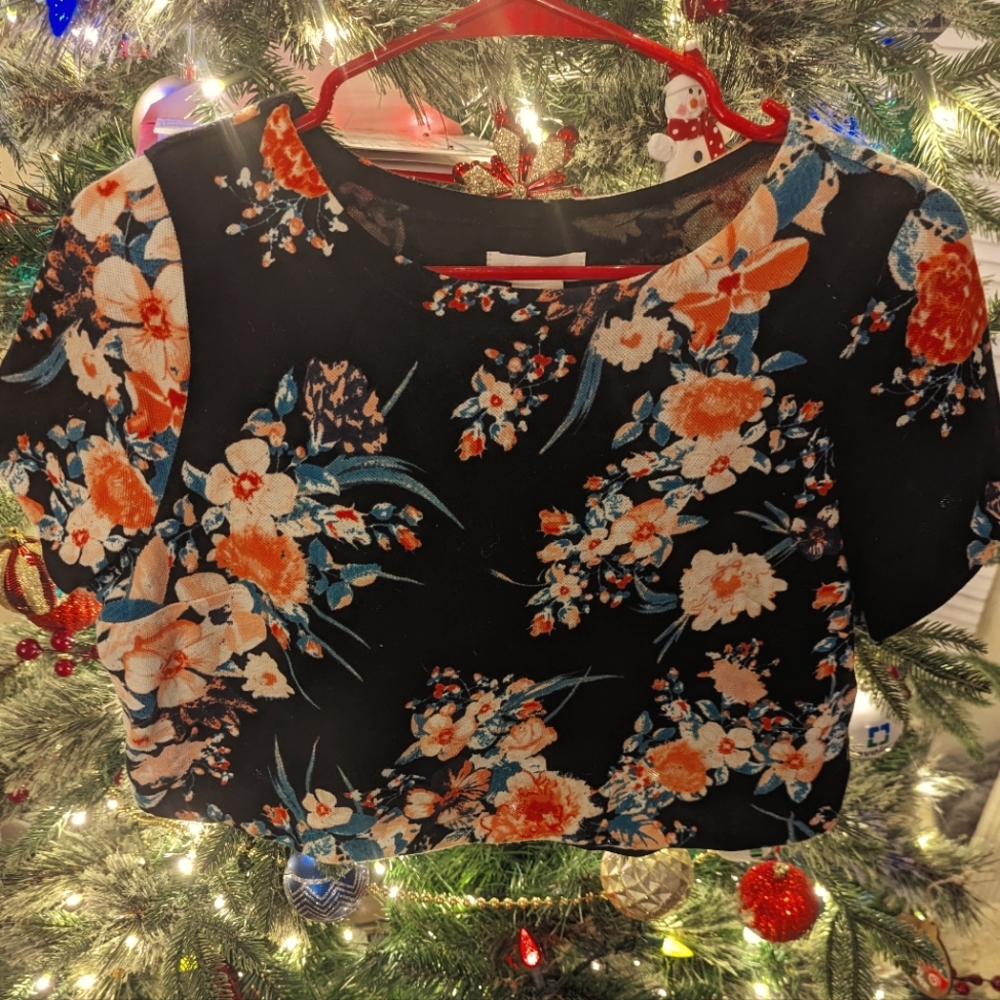 BCNU Floral Crop Top Size M